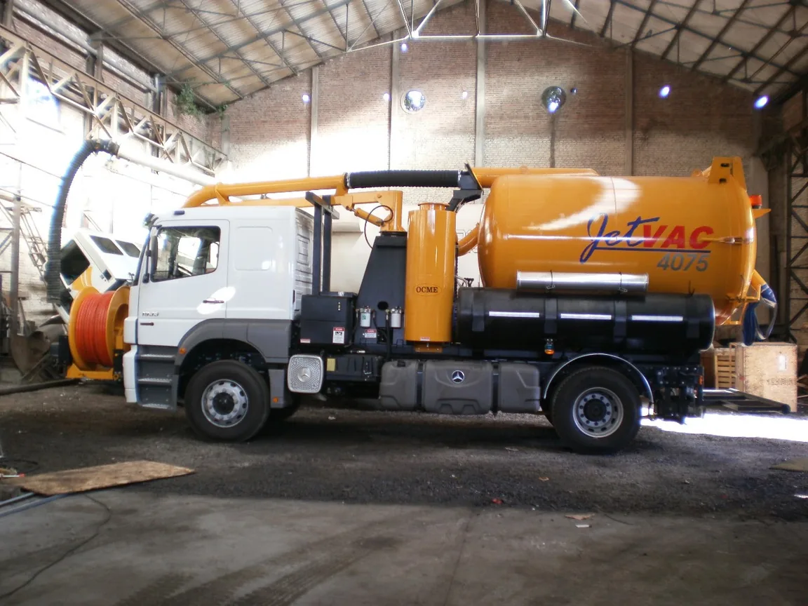 Equipo JET-VAC en taller